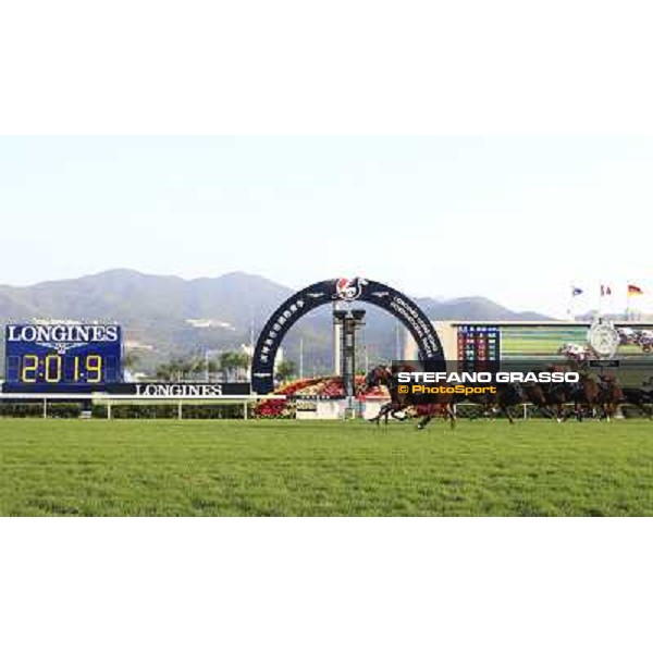 Joao Moreira on Design on Rome wins the Longines Hong Kong Cup Hong Kong,12/12/2014 ph.Stefano Grasso