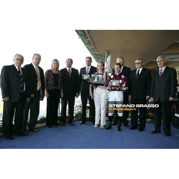 giving prize for Dahess, winner of International Malazgirt Trophy Istanbul 10th september 2005 ph. Stefano Grasso