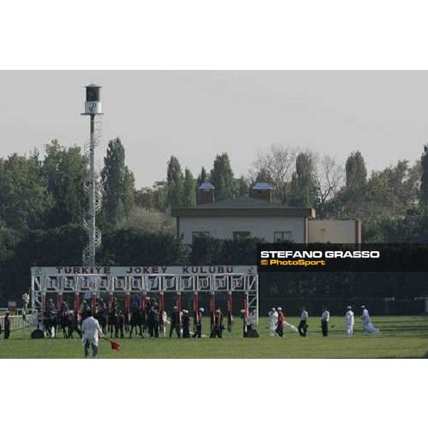 the start of Bosphorus Cup at Istanbul racetrack Istanbul 10th sept. 2005 ph. Stefano Grasso