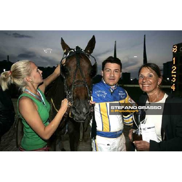 giving prize of Gran Premio Cittˆ di Trieste- Fabio Jegher- Maja Jegher daughter of Fabio with Giampaolo Minnucci and Chansonm D\'Inverne Triest, 25th september 2005 ph. Stefano Grasso