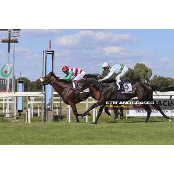 Umberto Rispoli on Cleo Fan wins the Premio Presidente della Repubblica GBI Racing Rome Capannelle Racecourse, 10 may 2015 ph. Domenico Savi/Hippogroup Roma Capannelle