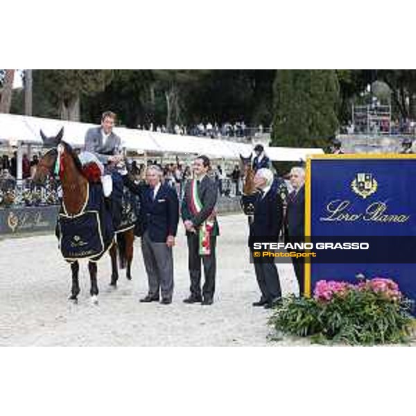 Henrik Von Eckermann and Cantinero win the Loro Piana Grand Prix City of Rome Roma,24th May 2015 ph.Stefano Grasso/Loro Piana