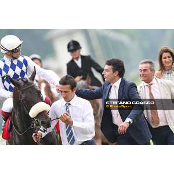 Endo Botti congratulates Umberto Rispoli after winning the Premio Carlo Vittadini - Milano - San Siro galopp racecourse,31st may 2015 - ph.Stefano Grasso/Trenno srl