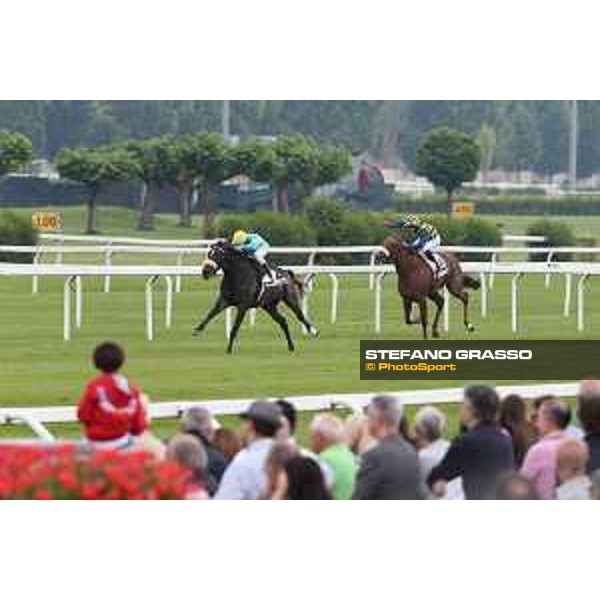 Dario Vargiu on Finidaprest wins the Premio Giovanni Miliani Milano - San Siro galopp racecourse,31st may 2015 ph.Stefano Grasso/Trenno srl