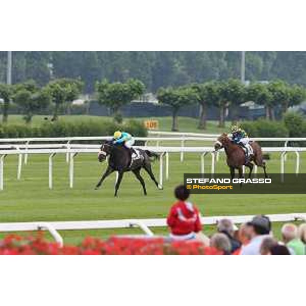 Dario Vargiu on Finidaprest wins the Premio Giovanni Miliani Milano - San Siro galopp racecourse,31st may 2015 ph.Stefano Grasso/Trenno srl