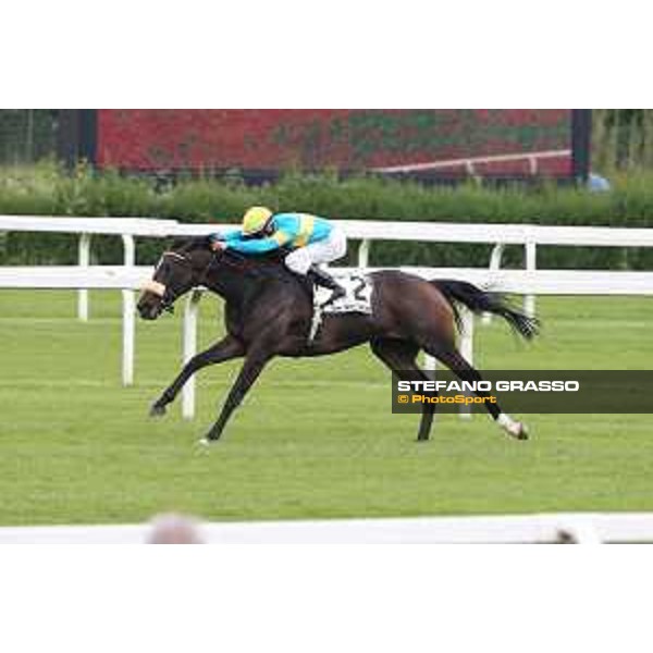 Dario Vargiu on Finidaprest wins the Premio Giovanni Miliani Milano - San Siro galopp racecourse,31st may 2015 ph.Stefano Grasso/Trenno srl