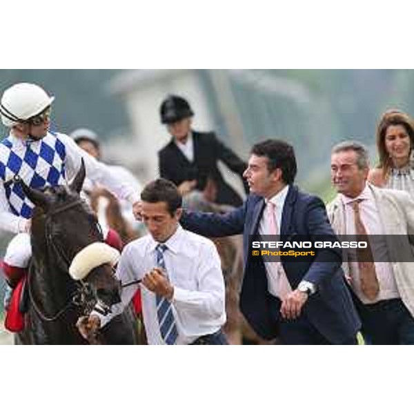 Endo Botti congratulates Umberto Rispoli on Kaspersky after winning the Premio Carlo Vittadini Milano - San Siro galopp racecourse,31st may 2015 ph.Stefano Grasso/Trenno srl