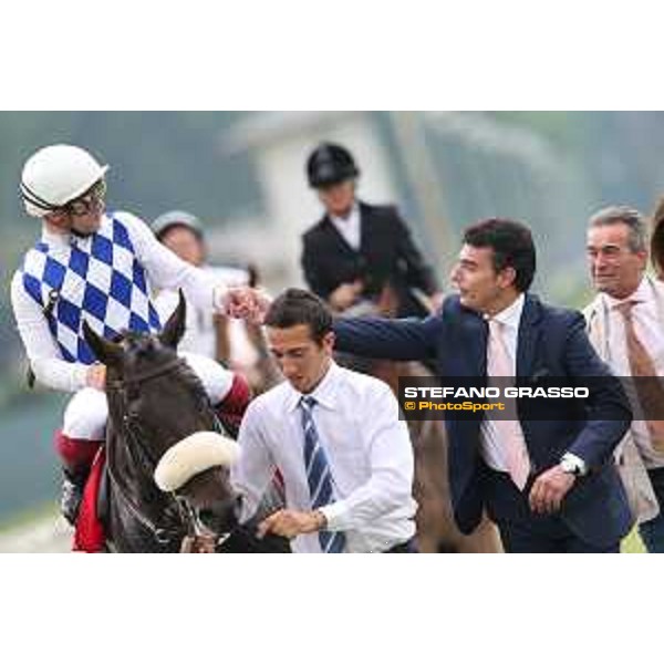 Endo Botti congratulates Umberto Rispoli on Kaspersky after winning the Premio Carlo Vittadini Milano - San Siro galopp racecourse,31st may 2015 ph.Stefano Grasso/Trenno srl