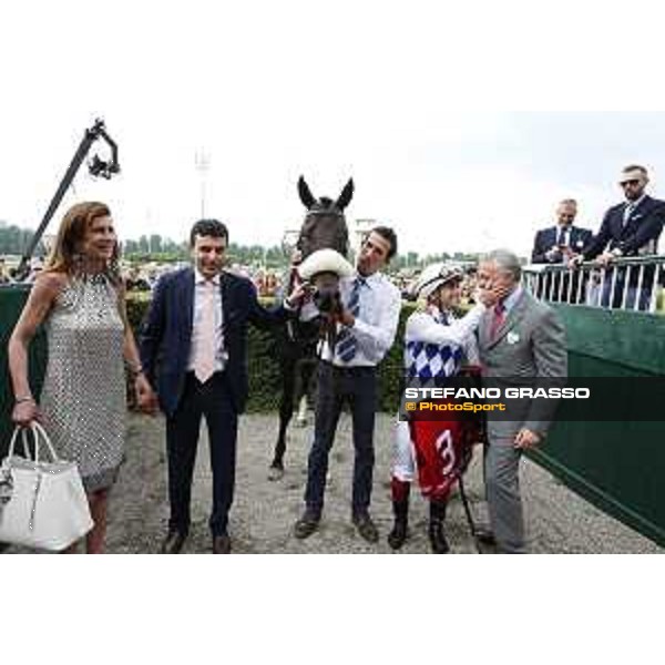 Umberto Rispoli with Kasperky and the winning connection of Premio Carlo Vittadini Milano - San Siro galopp racecourse,31st may 2015 ph.Stefano Grasso/Trenno srl