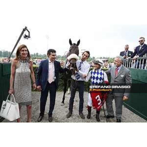 Umberto Rispoli with Kasperky and the winning connection of Premio Carlo Vittadini Milano - San Siro galopp racecourse,31st may 2015 ph.Stefano Grasso/Trenno srl