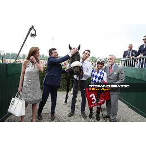 Umberto Rispoli with Kasperky and the winning connection of Premio Carlo Vittadini Milano - San Siro galopp racecourse,31st may 2015 ph.Stefano Grasso/Trenno srl