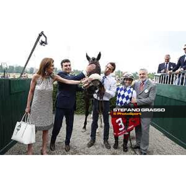 Umberto Rispoli with Kasperky and the winning connection of Premio Carlo Vittadini Milano - San Siro galopp racecourse,31st may 2015 ph.Stefano Grasso/Trenno srl