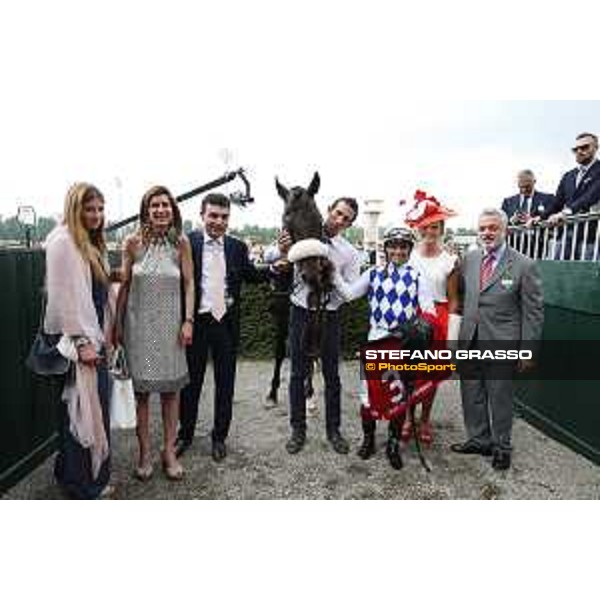 Umberto Rispoli with Kasperky and the winning connection of Premio Carlo Vittadini Milano - San Siro galopp racecourse,31st may 2015 ph.Stefano Grasso/Trenno srl