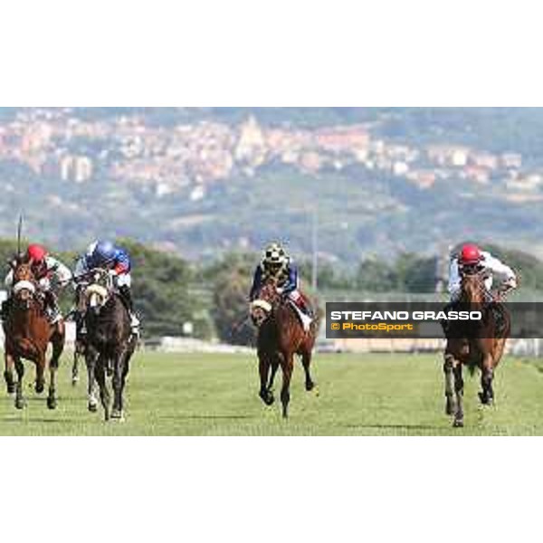 Luca Maniezzi on Fly on the Night wins the Premio Alessandro Perrone Roma - Capannelle racecourse,2nd june 2015 ph.Stefano Grasso