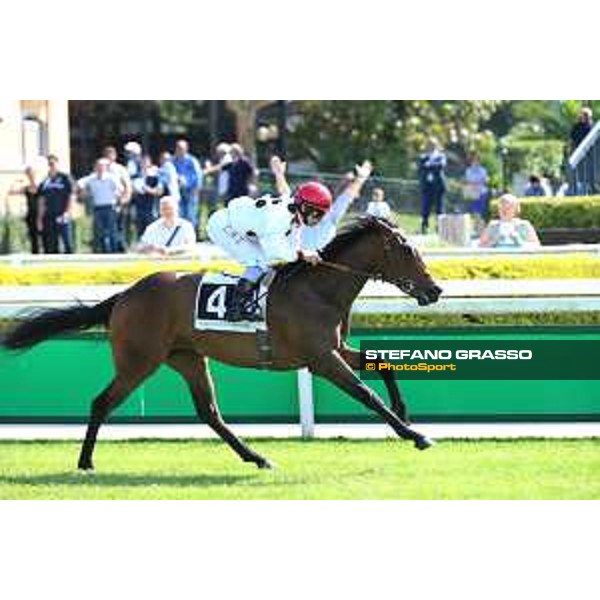 Luca Maniezzi on Fly on the Night wins the Premio Alessandro Perrone Roma - Capannelle racecourse,2nd june 2015 ph.Domenico Savi