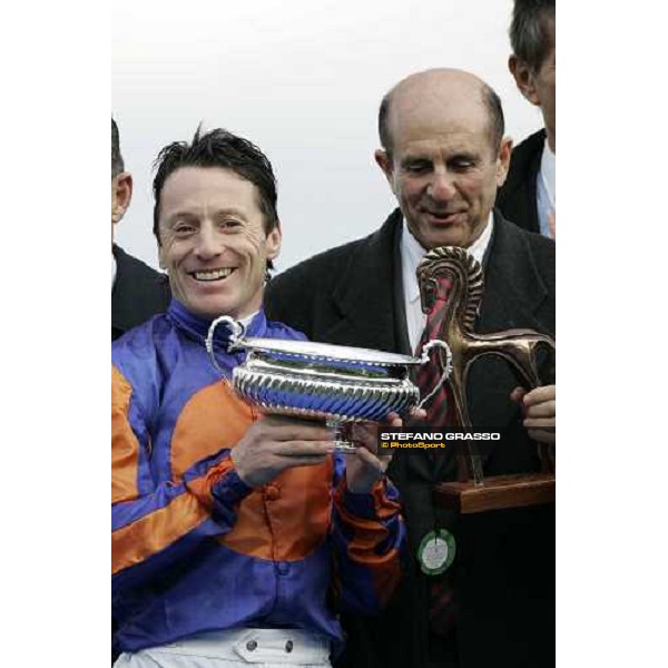Kieren Fallon and Michael Tabor winners of the 84¡ Prix de L\' Arc de Triomphe Lucine Barriere Paris Longchamp, 2nd october 2005 ph .Stefano Grasso
