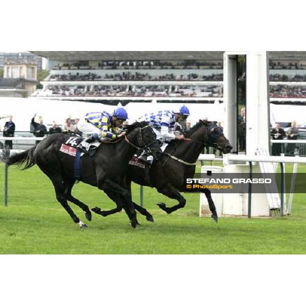 Avonbridge wins Prix de L\'Abbaye de Longchamp Paris Longchamp, 2nd october 2005 ph .Stefano Grasso