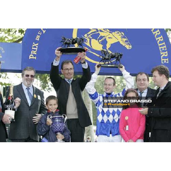 giving prize of Prix de L\'Abbaye de Longhchamp won by Avonbridge Paris Longchamp, 2nd october 2005 ph .Stefano Grasso