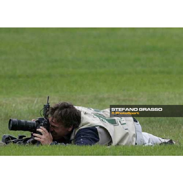 Ed Whitaker, Racing Post\'s staff phographer Paris Longchamp 2nd october 2005 ph. Stefano Grasso