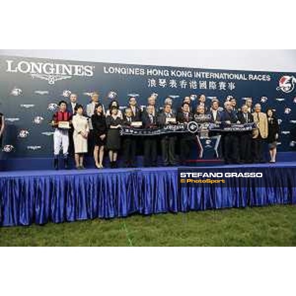 Yutaka Take on A Shin Hikari wins the Longines Hong Kong Cup Hong Kong,13th dec.2015 ph.Stefano Grasso/Longines