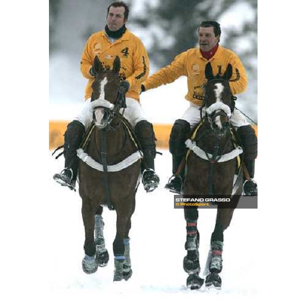 Eduardo Menendez e Luca D\'Oraio dell\' Hotel de La Poste Polo Team vincitore del Torneo Cortina Winter Polo Jaeger-LeCoultre Gold cup Cortina, 25 febbraio 2006 ph. Stefano Grasso
