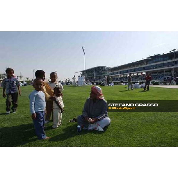 children on the field at Dubai World Cup Nad Al Sheba 28th march 2004 ph. Stefano Grasso