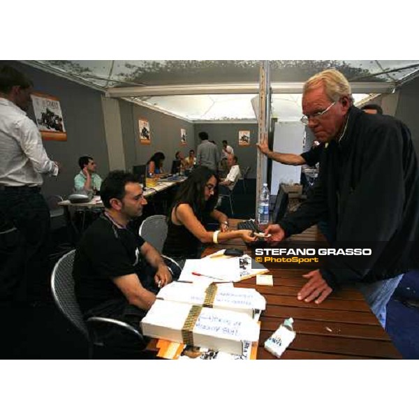 Hans Horn at teh accreditation desk of Piazza di Siena 2006 Rome, 24th may 2006 ph. Stefano Grasso