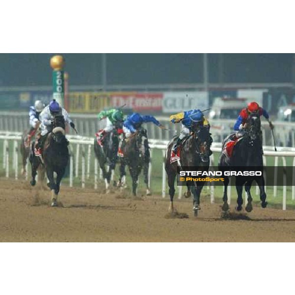 last 100 meters Dubai World Cup 2004 Pleasantly Perfect and Medaglia d\'Oro battled it out Nad El Sheba, 27th march 2004 ph.Stefano Grasso