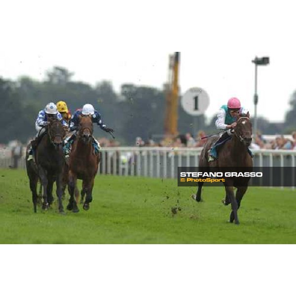 \'Richard Hughes on Oasis Dream on the winning post of The Victor Chandler Nunthorpe stakes - Gr.1 York, august 21 2003-ph.Stefano Grasso\' 