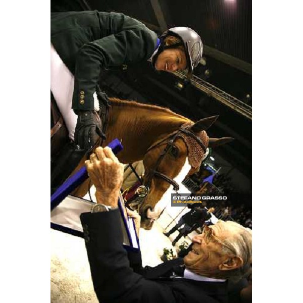 Meredith Michaels-Beerbaum receive the trophy as best rider of Gran Premio Fei World Cup from Piero D\'Inzeo Verona, 12th november 2006 ph. Stefano Grasso