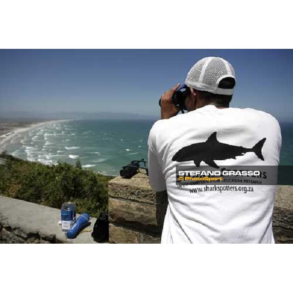 a shark spotter controls from the top the Faulse Bay Cape Town, 2nd jan. 2007 ph. Stefano Grasso