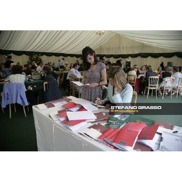 guests at the party of Turf Italia Newmarket, the July meeting , Lanson Ladies\' day, 12th july 2007 ph. Stefano Grasso