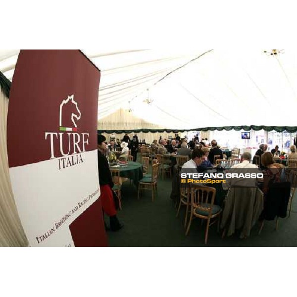 guests at the party of Turf Italia Newmarket, the July meeting , Lanson Ladies\' day, 12th july 2007 ph. Stefano Grasso