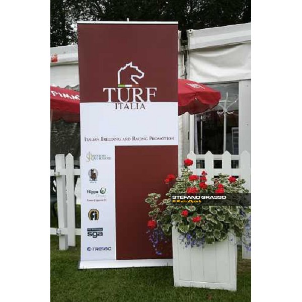 banner Turf Italia Newmarket, the July meeting , Lanson Ladies\' day, 12th july 2007 ph. Stefano Grasso