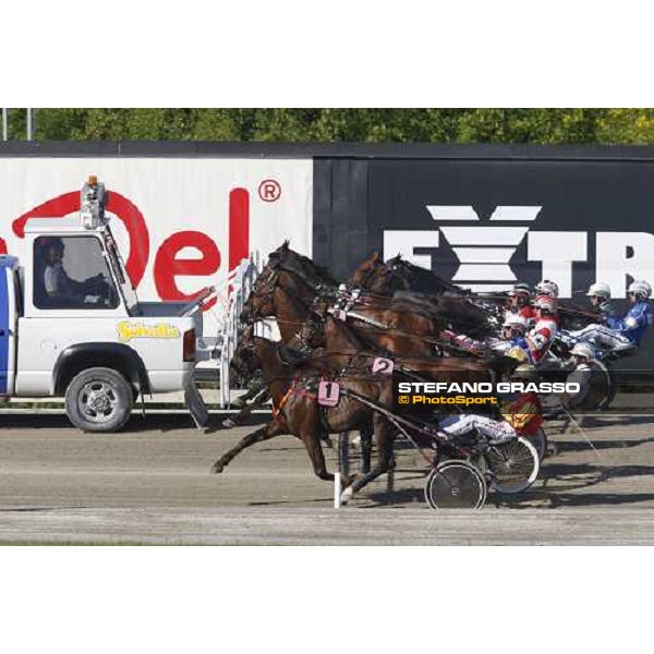the start of the final of the Elitloppet Solvalla, 25th may 2008 ph. Stefano Grasso