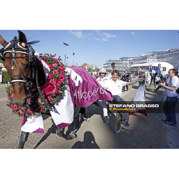 Fabrice Souloy and Jean Michel Bazire parade after winning with Exploit Caf the Elitloppet Solvalla, 25th may 2008 ph. Stefano Grasso