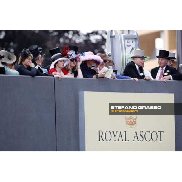 Royal Ascot -1st day - racegoers waiting for the Queen Ascot, 17th june 2008 ph. Stefano Grasso