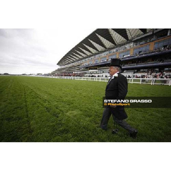Sir Michael Stoute walking the course at Royal Ascot 2nd day Ascot, 18th june 2008 ph. Stefano Grasso