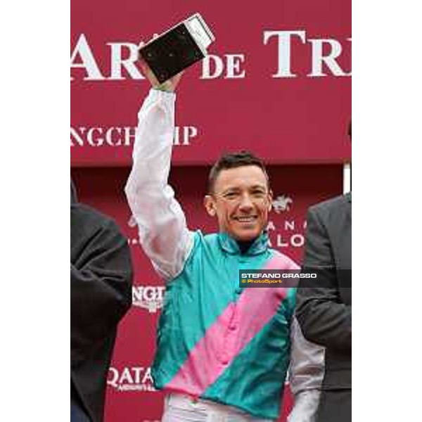 07.10.2018, Paris, FRA, FRANKREICH - Enable with Frankie Dettori up wins the Prix de l\'Arc de Triomphe at Paris Longchamp racecourse. 181007D802Longchamp.JPG [Copyright (c) Frank Sorge, Fotograf, Tel. 0049(0)3078705340, Mobil: 0049(0)178 788 5678, Fax: 0049(0)30 78705341, web: www.galoppfoto.de, e-mail: info@galoppfoto.de, Bankverbindung: BIC: BELADEBEXXX, IBAN: DE10 100500000620159286 - NO MODEL RELEASE - bei Verwendung des Fotos ausserhalb journalistischer Zwecke bitte Ruecksprache halten - Foto ist honorarpflichtig!]