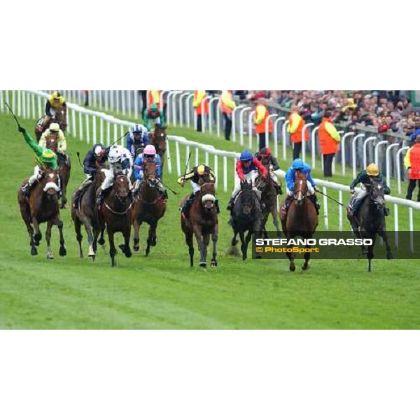 \'at 1/2 furlong all the horses in one line - at left the winner Casual Look Epsom, june 6 2003-ph.Stefano Grasso\' 