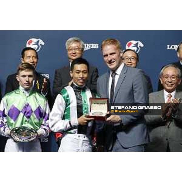 Longines International Jockeys Championship - Prize giving ceremony - Vincent C Y Ho receives the Longines watch - Hong Kong - Happy Valley Racecourse, 5 December 2018 - ph.Stefano Grasso
