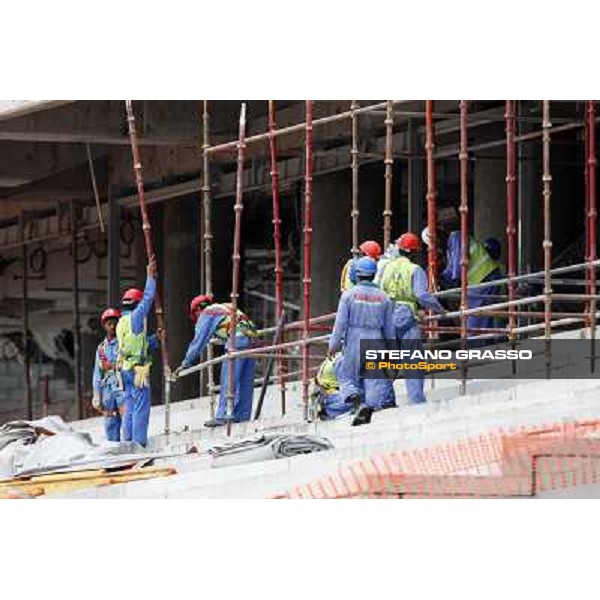 workers on new Meydan grandstand Dubai, Nad Al Sheba, 26th march 2009 ph. Stefano Grasso