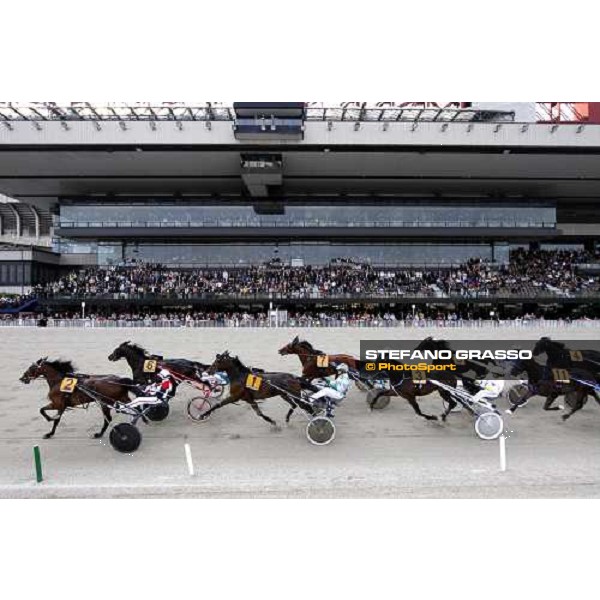 Santo Mollo with Lana del Rio leads the group during the first turn of Gran Premio d\' Europa, followed by Le Touquet and the winner Lisa America Milan, 25th april 2009 ph. Stefano Grasso