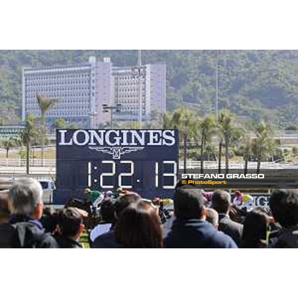 LHKIR 2019 - Parade ring - racegoers - Hong Kong, Sha Tin Racecourse - 8 December 2019 - ph.Stefano Grasso/Longines