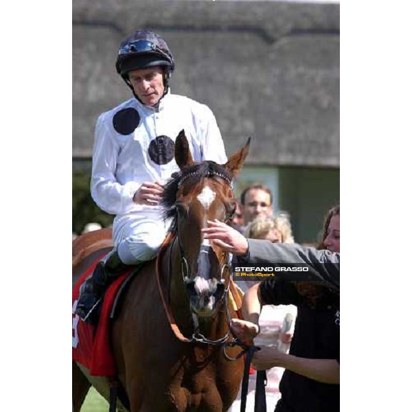 Jhonny Murtagh and soviet Song come back to the winning enclosure of The Falmouth Stakes Newmarket, 6th june 2004 ph. Stefano Grasso
