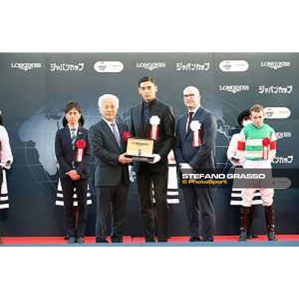 42nd Japan Cup 2022 - Tokyo, Fuchu racecourse The prize giving ceremony of the 42nd Japan Cup - , Mr. Uta and Matthieu Baumgartner present the Longines watch to mr.Akita owner representative - ph.Stefano Grasso/Longines - 01SG1143.JPG