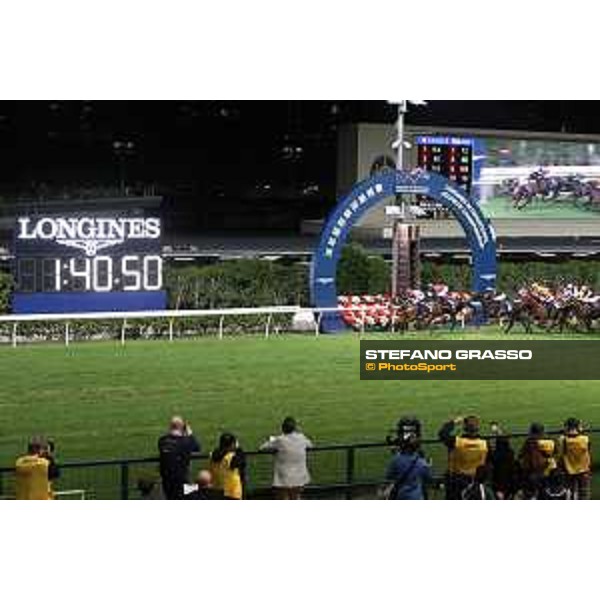 LHKIR 2022 of Hong Kong - - Hong Kong, Happy Valley racecourse Tom Marquand on Winning Dragon wins the 3rd leg of Longines International Jockeys Championship - 7 December 2022 - ph.Stefano Grasso/Longines/LHKIR 2022
