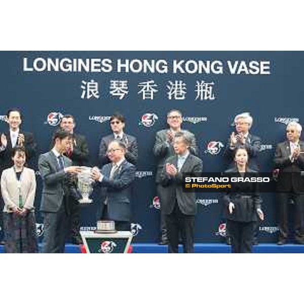 LHKIR 2022 - Hong Kong , Sha Tin racecourse Damien Lane on Win Marilyn wins the LONGINES Hong Kong Vase 2022 - ph.Stefano Grasso/Longines - 01SG6707.JPG