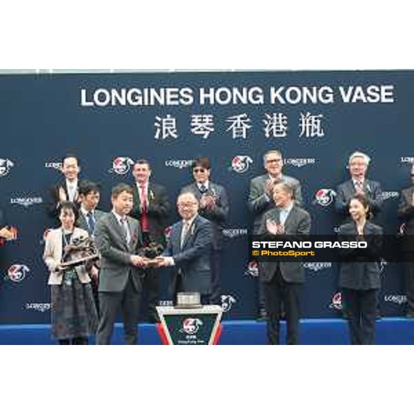 LHKIR 2022 - Hong Kong , Sha Tin racecourse Damien Lane on Win Marilyn wins the LONGINES Hong Kong Vase 2022 - ph.Stefano Grasso/Longines - 01SG6748.JPG