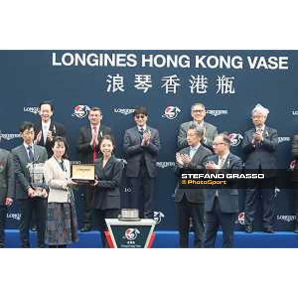 LHKIR 2022 - Hong Kong , Sha Tin racecourse Damien Lane on Win Marilyn wins the LONGINES Hong Kong Vase 2022 - ph.Stefano Grasso/Longines - 01SG6771.JPG